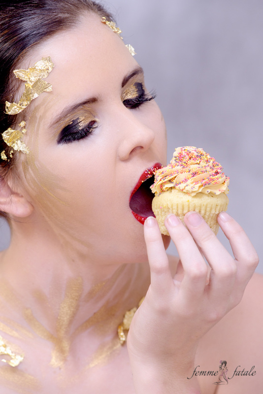Black & Gold Cupcake Concept Shoot