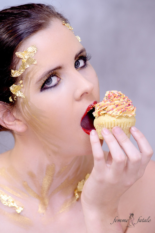 Black & Gold Cupcake Concept Shoot