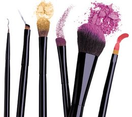 Makeup brushes - Image from beautytips4her.com